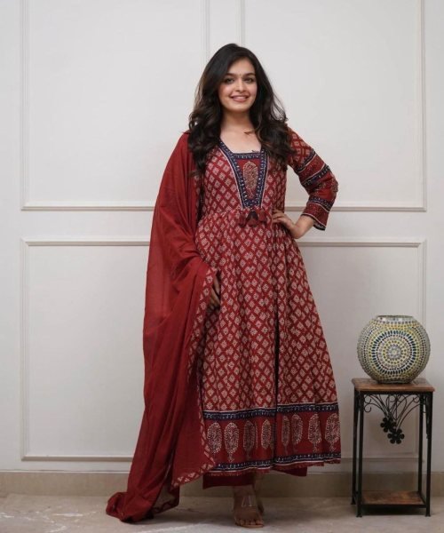 Glamorous Comfortable Cotton Anarkali Kurti Set with Embroidery Neck Work For Summer Wear Printed Kurtis