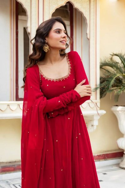 Glamorous Faux Georgette Diamond Work Suit Set with Lace Dupatta for Function Wear Plus Size Kurti / Gown