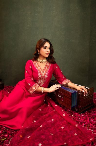 Glamorous Pink Viscose Chanderi Kurti Pant Dupatta Set with Embroidery Work Embroidery Kurtis 