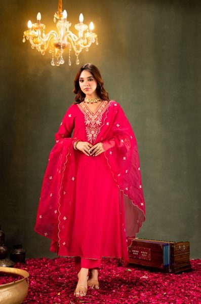 Glamorous Pink Viscose Chanderi Kurti Pant Dupatta Set with Embroidery Work Embroidery Kurtis 