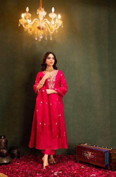 Glamorous Pink Viscose Chanderi Kurti Pant Dupatta Set with Embroidery Work Embroidery Kurtis 