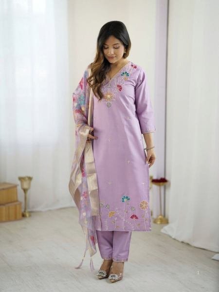 Grace infused Purple Embroidered Viscose Gadhwal Kurta Set with Organza Dupatta