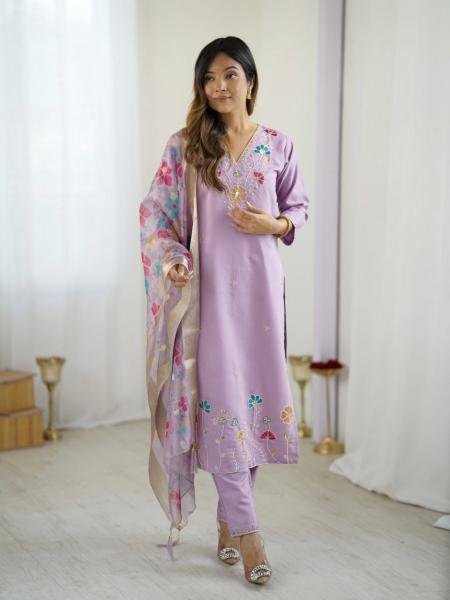 Grace infused Purple Embroidered Viscose Gadhwal Kurta Set with Organza Dupatta 3 Piece Kurti Set
