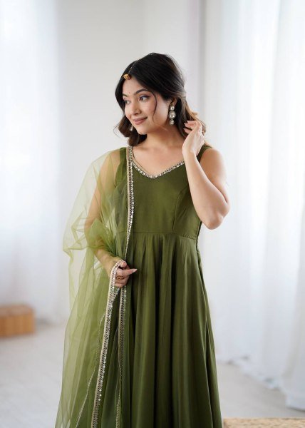 Graceful Mahendi Green Chanderi Roman silk Anarkali Gown with Dupatta for Weddings Anarkali Kurtis 