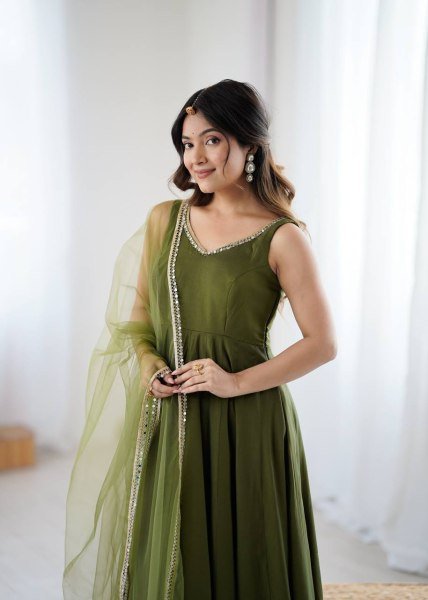 Graceful Mahendi Green Chanderi Roman silk Anarkali Gown with Dupatta for Weddings Anarkali Kurtis 