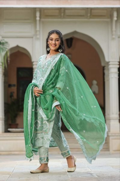 Green Color Cotton Kurti With Organza Dupatta  3 Piece Kurti Set
