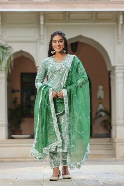 Green Color Cotton Kurti With Organza Dupatta  3 Piece Kurti Set