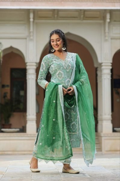 Green Color Cotton Kurti With Organza Dupatta  3 Piece Kurti Set