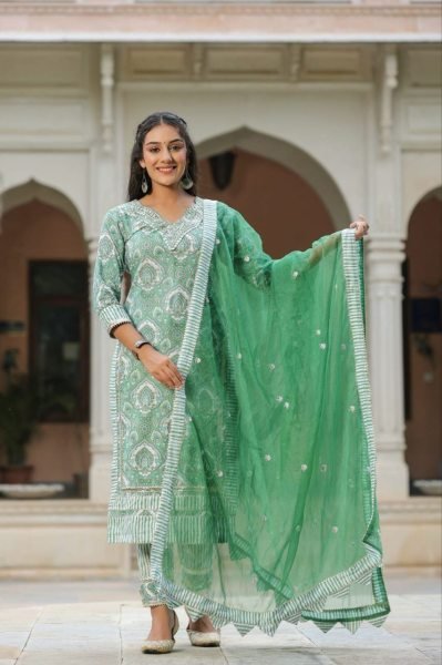 Green Color Cotton Kurti With Organza Dupatta  3 Piece Kurti Set