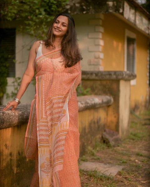 Groundbreaking Peach Designer Cotton Kota Check Saree with Full Body Digital Print Cotton Sarees Wholesale