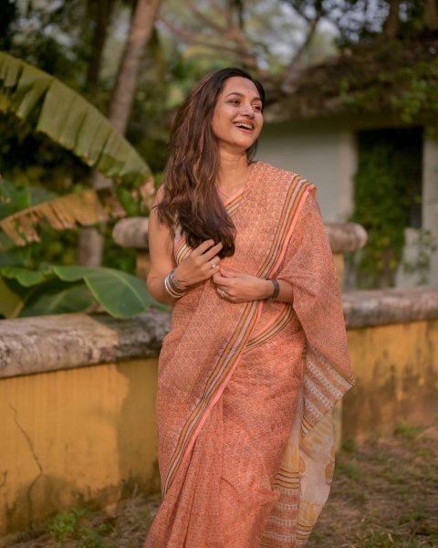 Groundbreaking Peach Designer Cotton Kota Check Saree with Full Body Digital Print Cotton Sarees Wholesale