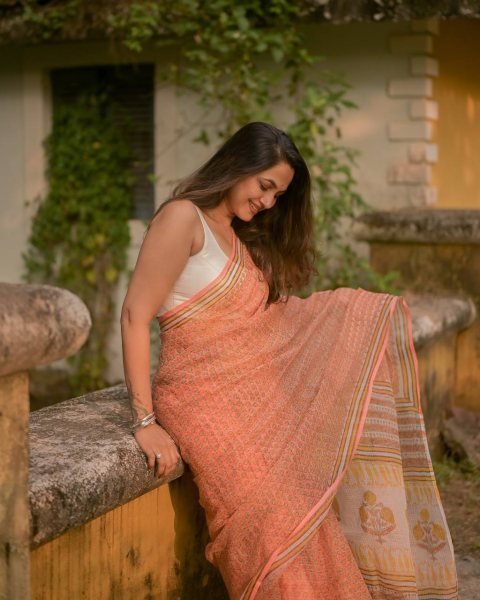 Groundbreaking Peach Designer Cotton Kota Check Saree with Full Body Digital Print Cotton Sarees Wholesale