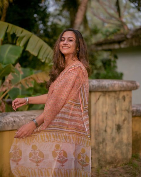 Groundbreaking Peach Designer Cotton Kota Check Saree with Full Body Digital Print Cotton Sarees Wholesale