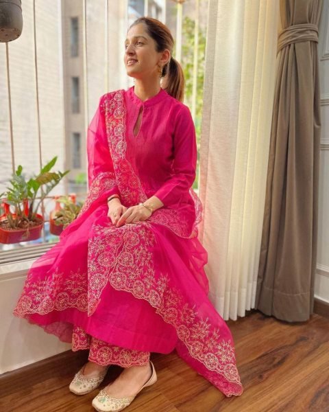 Gulnaar Pink Cotton Silk Kurta Pant Set with Organza Dupatta Ready To Wear Collection