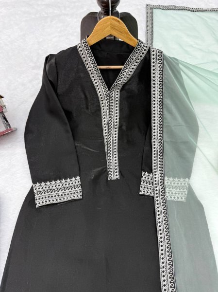 Handcrafted Black Glass Fabric Suit Set with Organza Dupatta Using Thread Work For Party Wear Ready To Wear Collection