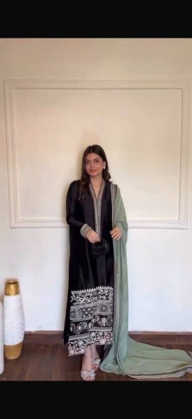 Handcrafted Black Glass Fabric Suit Set with Organza Dupatta Using Thread Work For Party Wear Ready To Wear Collection