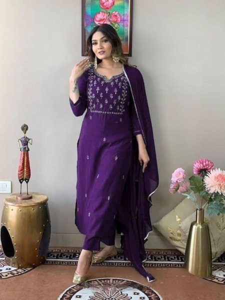 Handcrafted Traditional Rayon Slub Ethnic Wear with Lace Border Dupatta for Women
