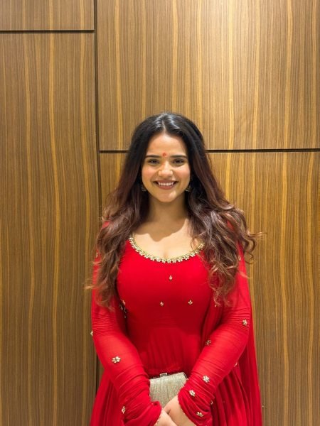  Handwork Fox Georgette Suit Set with Lace Dupatta Perfect for Weddings Embroidery Kurtis 