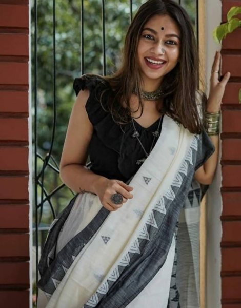 Handwoven White   Black Mercerised Cotton Saree Handloom Mercerised Finish Cotton Sarees Wholesale