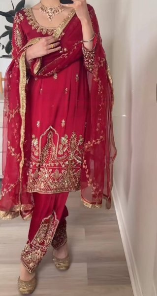 Heavy Crepe Silk Embroidered Suit Set with Dupatta Stylish Wedding Look Ready To Wear Collection