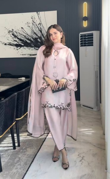 Hot Selling Pastel Pink Designer Natural Crep Silk Farshi Pant Suit With Dagha Embroidery Lace Border And Georgette Dupatta Ready To Wear Collection