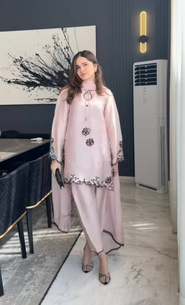 Hot Selling Pastel Pink Designer Natural Crep Silk Farshi Pant Suit With Dagha Embroidery Lace Border And Georgette Dupatta Ready To Wear Collection