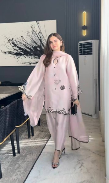 Hot Selling Pastel Pink Designer Natural Crep Silk Farshi Pant Suit With Dagha Embroidery Lace Border And Georgette Dupatta Ready To Wear Collection