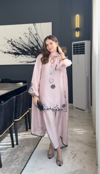 Hot Selling Pastel Pink Designer Natural Crep Silk Farshi Pant Suit With Dagha Embroidery Lace Border And Georgette Dupatta Ready To Wear Collection
