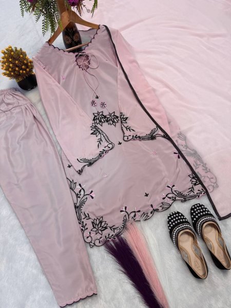 Hot Selling Pastel Pink Designer Natural Crep Silk Farshi Pant Suit With Dagha Embroidery Lace Border And Georgette Dupatta Ready To Wear Collection