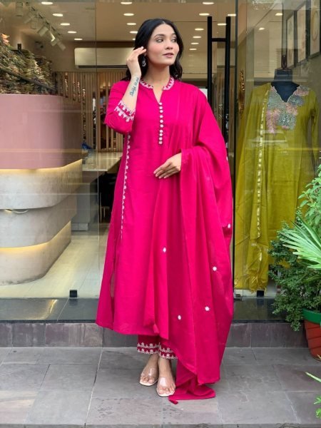 Iconic Designer PV Chanderi Kurti with Matching Pant   Embroidered Chanderi Dupatta for Exporters at Wholesale Rate 3 Piece Kurti Set