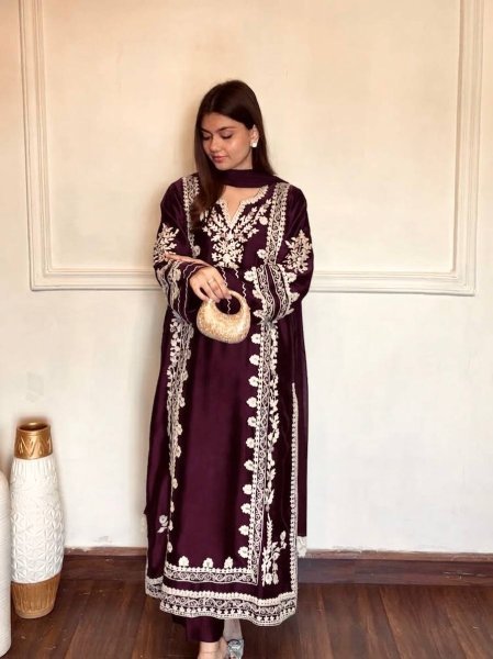 Iconic Maroon Oversized Kaftan with Embroidery and Organza Lace Dupatta Ready To Wear Collection