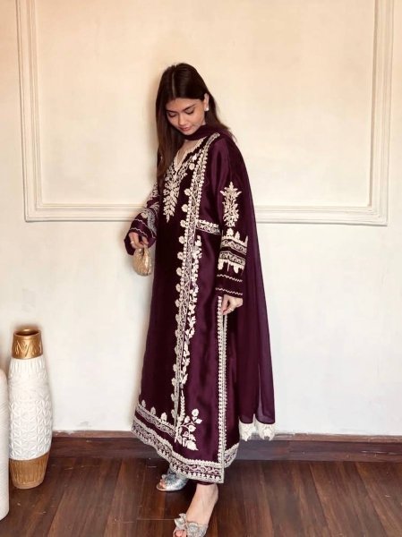 Iconic Maroon Oversized Kaftan with Embroidery and Organza Lace Dupatta Ready To Wear Collection