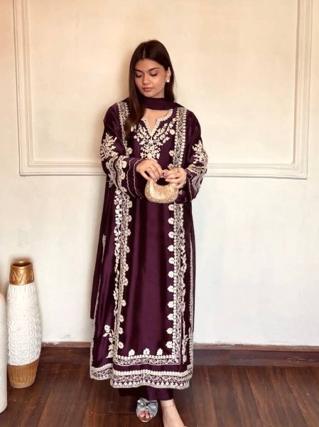 Iconic Maroon Oversized Kaftan with Embroidery and Organza Lace Dupatta Ready To Wear Collection