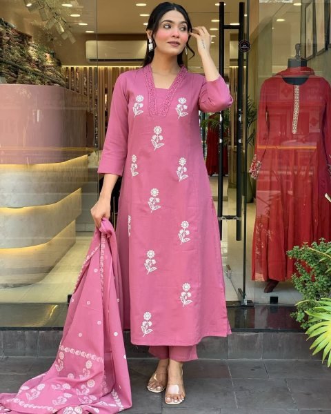 Impressive Pink Cotton Flared Kurta   Pant Set with Malmal Dupatta for Daily   Festive Wear Anarkali Kurtis 