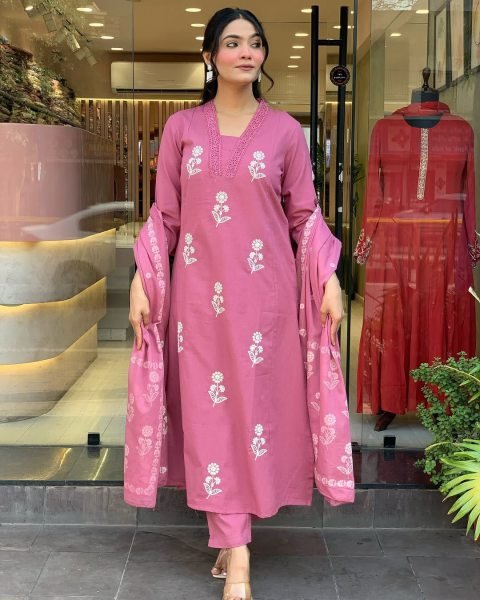 Impressive Pink Cotton Flared Kurta   Pant Set with Malmal Dupatta for Daily   Festive Wear Anarkali Kurtis 