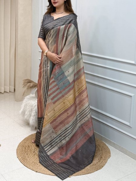 Inspiring Grey Hand Katha Embroidered Saree with Matching Unstitched Blouse Printed Cotton Sarees Wholesale