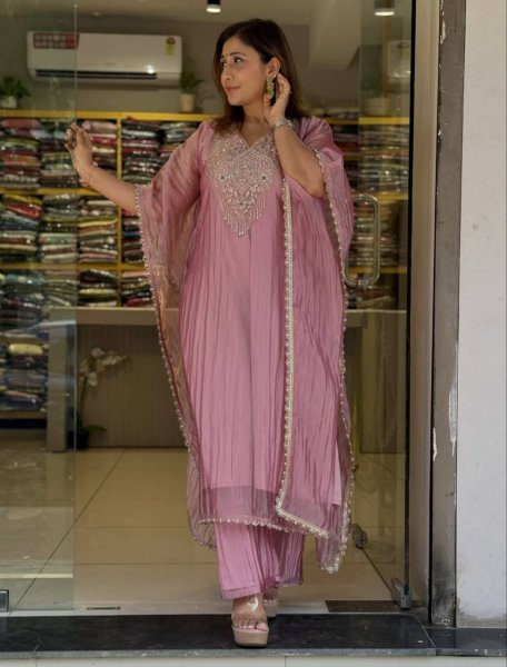 Intricate Mauve Designer Salsa Crush Silk Kaftan with Embroidery Work For Festival Kaftan 