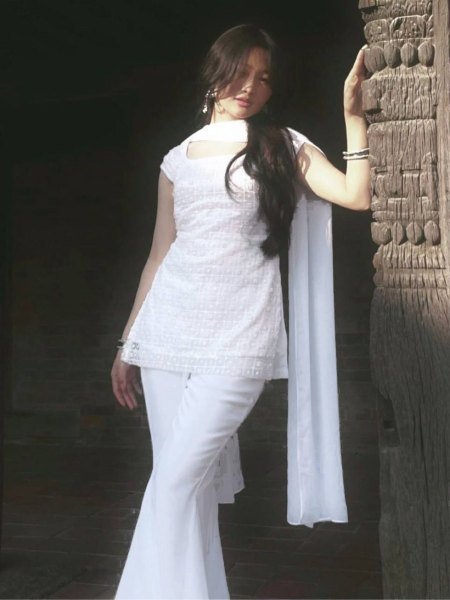Intricate White Pakistani Chikankari Kurta With Pants And a Dupatta For Special Occasions  