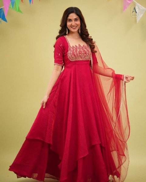Intuitive Red Fully Stitched Fandy Crush Silk Gown with Butterfly Net Dupatta at Wholesale Rate Ready To Wear Collection