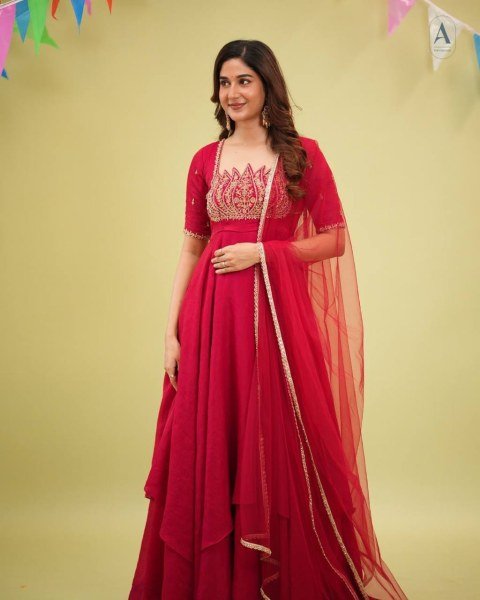 Intuitive Red Fully Stitched Fandy Crush Silk Gown with Butterfly Net Dupatta at Wholesale Rate Ready To Wear Collection