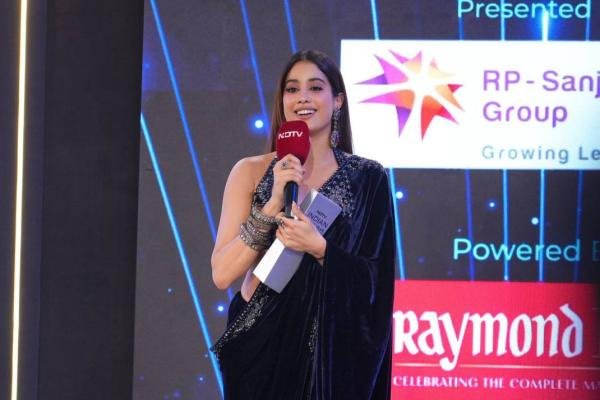 Janvi Kapoor Celebrity-Inspired Velvet Saree with Embroidery Border and Unstitched Blouse Bollywood Fancy Sarees Wholesale