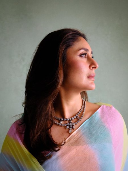 Kareena Kapoor Wear Multi Color Chiffon Digital Print Saree For Event Bollywood Fancy Sarees Wholesale