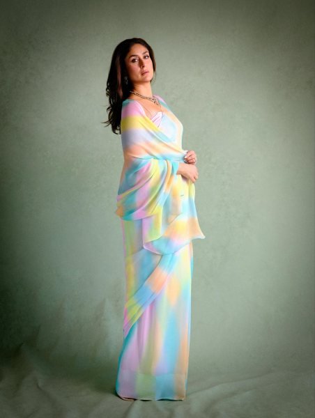 Kareena Kapoor Wear Multi Color Chiffon Digital Print Saree For Event Bollywood Fancy Sarees Wholesale