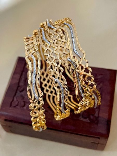  Lightweight 4 Piece Gold Bangles for Women Perfect for Daily Use Fashion Accessories Wholesale