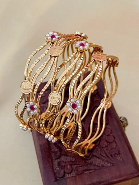  Lightweight 4 Piece Gold Bangles for Women Perfect for Daily Use Fashion Accessories Wholesale