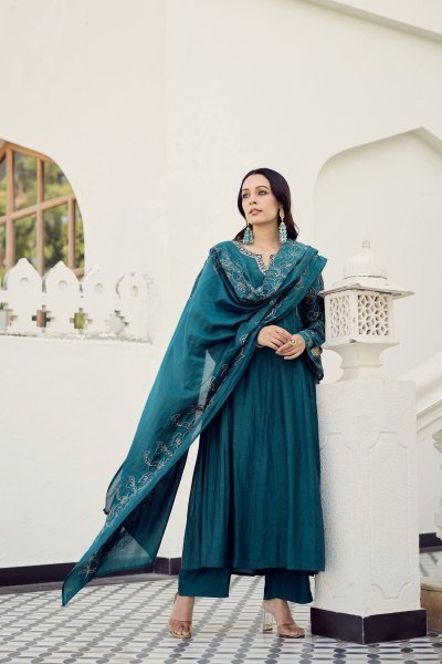 Lightweight Mul Chanderi Hand Work Kurti Pant With Jacquard Silk Dupatta Dupatta Set for Resellers and Retailers Embroidery Kurtis 