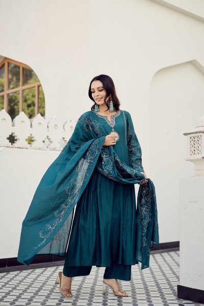 Lightweight Mul Chanderi Hand Work Kurti Pant With Jacquard Silk Dupatta Dupatta Set for Resellers and Retailers Embroidery Kurtis 