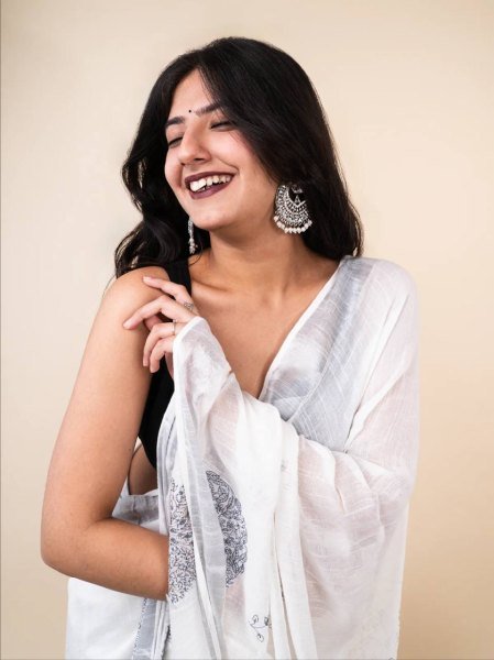 Lightweight White Black Linen Cotton Saree with Silver Patta Weaving and Matching Blouse Printed Cotton Sarees Wholesale