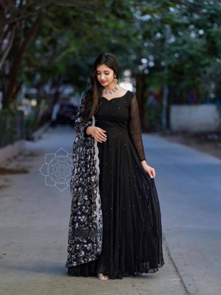 Long Maxi Gown With Embrodery Duppta By Royal export  Kurti With Dupatta Wholesale