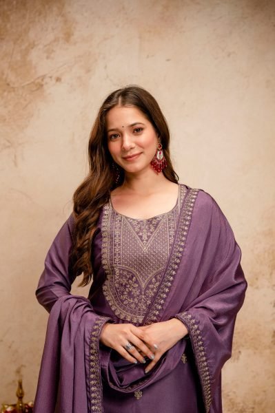 Luxurious Onion Chanderi Viscose Kurti Pant Dupatta Set with Zari Work Embroidery Kurtis 